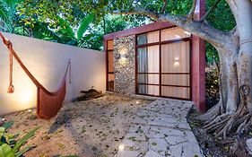 Casa Tuch. Suites independientes de diseño. Retiro de lujo, oasis de paz.